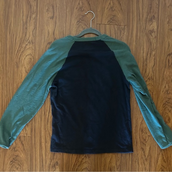 I am selling a kids size Ambercombie shirt with no stains and barely worn. - Picture 4 of 5